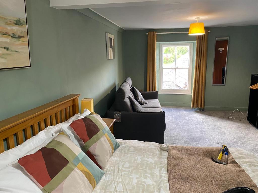 Kings Arms Hotel Llandysul Екстериор снимка